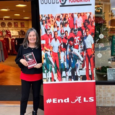 lorrielinn's profile picture. 