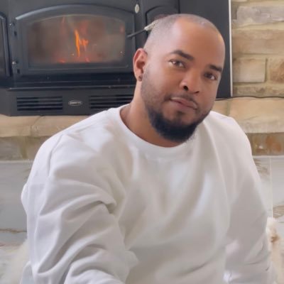 damionoliverr's profile picture. #podcast | #host | #artist #songwriter |#singer #podcaster | #thedamionolivershow