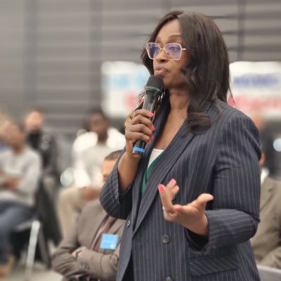 CM Mairie de Franconville La Garenne #avecvous
Adhérente #LesAmies de la Soul#Mon âme Soeur #les valdoisiennes
2008-2014 : Maire Adjoint de Franconville