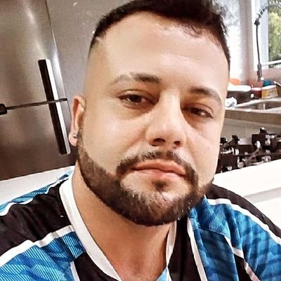 Perfil voltado para notícias esportivas, com foco no futebol gaúcho e especialmente no Grêmio!!