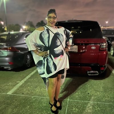 MzLoGee1022's profile picture. 