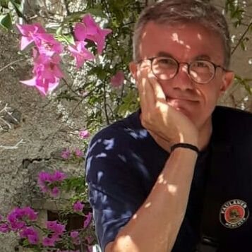 Leggo molto e ci sono pagine del Vangelo che trovo irresistibili. Educatore al Servizio Dipendenze e nel Carcere di Cremona.Serenamente inquieto. #facciamorete