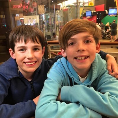 bustindo's profile picture. London ice cracks on a seamless line ❤️❤️❤️❤️❤️❤️❤️