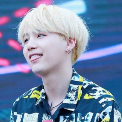 BTS大好き！ユンギの沼にハマってしまった大人ARMY💜
SEVENTEENにも沼！ミーニーにも沼！！