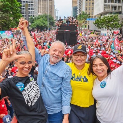 Socialdemócrata , poco amigo de sabiondos y de nacionalismos grandes y pequeños. Feminista