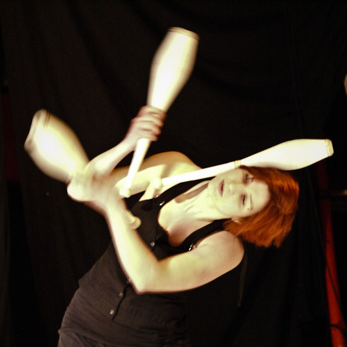 I'm a professional juggler, dedicating my life to the beauty of object manipulation.
I like to perform for you.