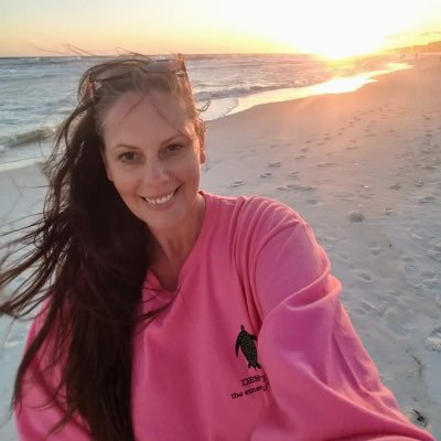 CathMommy2L3's profile picture. Super proud mama, ❤️ teaching (YEP, STILL in the classroom), LOVE watching 🏀