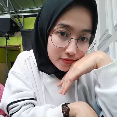 SylviaYati's profile picture. 