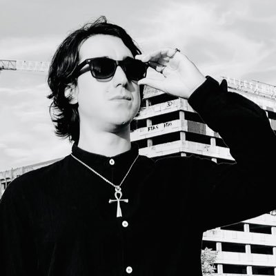 👽 Agile Coach by day, Singer @DeusExLumina by night🦇 #Darkwave #Goth #EBM