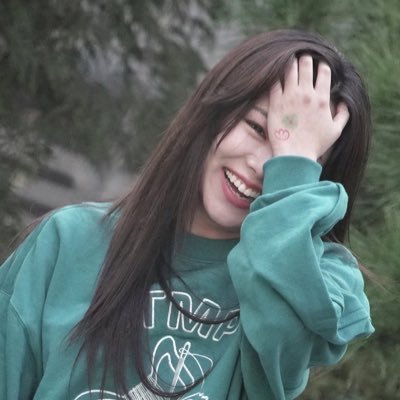 Gorgeous since '98. Follow aja klu pen temenan, aq gak shombonk wkwk.