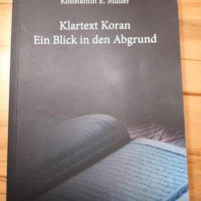 Kleine Mädchen darf man im Alter von neun Jahren mißbrauchen, aber für Alkohol brauchst du im Alter von 21 Jahren eine Erlaubnis vom Staat➡️ das ist der Islam !