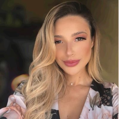 thaiiina_s's profile picture. Advogada