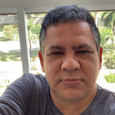 Corintiano fanático, nordestino com muito orgulho e esquerdista raiz. #NaoVotoEmBolsominio