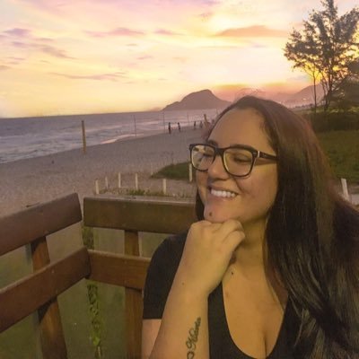 _karinamoreira_'s profile picture. “A vida is not a strawberry”🤷🏻‍♀️