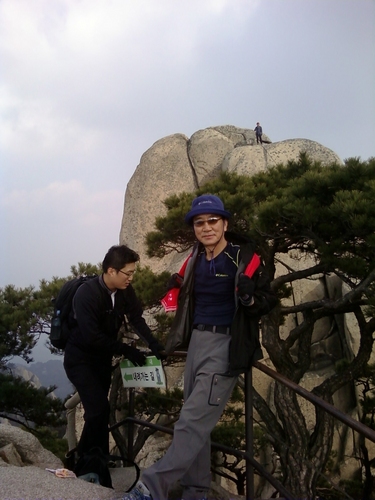하루 하루가 소중한 날 입니다
건강 주신 하나님께 감사 드립니다
항상 겸손하고 소박하고 작은것에 큰 희열 을 느끼면서 살아가고 싶은 소망을 갖고 살아가는 50중반의 남자입니다