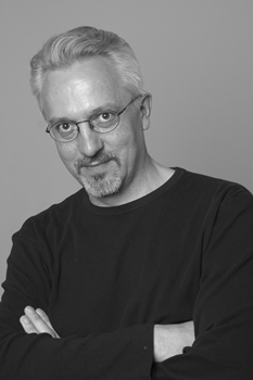 Um dos nomes cimeiros da literatura anglo-saxónica, é autor de O Filho do Desconhecido, A Biblioteca da Piscina e A Linha da Beleza.