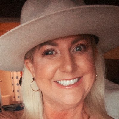 SamanthaMurchie's profile picture. American by birth 🇺🇸 Saved by the Grace of God 🙏 Gator by choice  🐊 Call me anything…just not boring  🍻🍷🍹🍾🥂🥃🍸