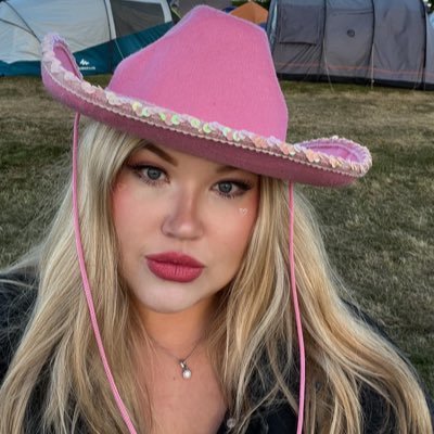 lydiabruton's profile picture. 