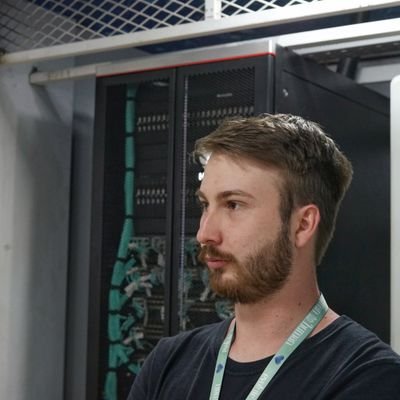 Guia de data center (sim, copiei)
SRE/Devops/SecAlgumaCoisa/Sysadmin/InfraGuy
Ham Radio Operator