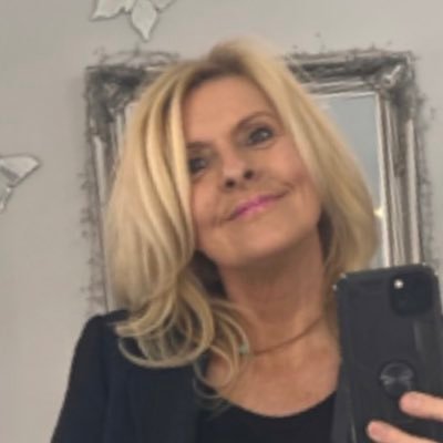 lesley sutcliffeさんのプロフィール画像