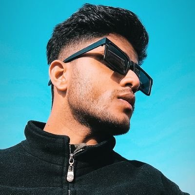 Sab Ko Hai Sab Kuch Mila
Koi Khush To koi Karte Hai Shiqwe Gila ♥
- MC Stan