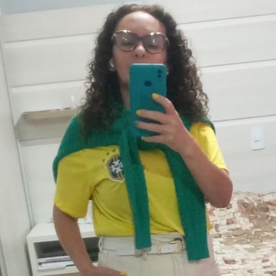 Doutora em Edução dos  meus filhos, Deus Partria Família.