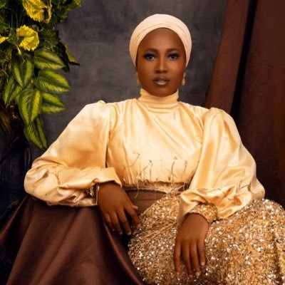 AishaAjenifuja's profile picture. Dentist🦷 💉| Feminist