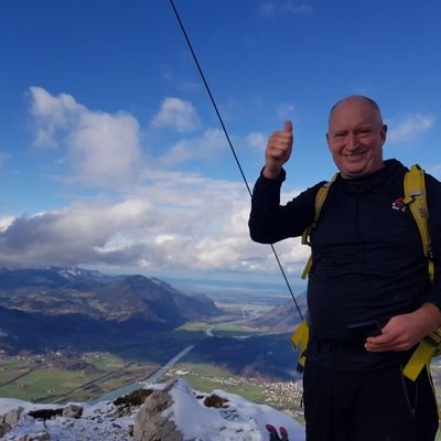 Ich lebe in Rosenheim, arbeite in der IT, und verbringe meine Freizeit in den Bergen. @umwelt_wandern_ro@knotenpunkt-alpen.de