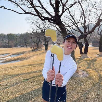 hey_john_here's profile picture. Born in South Korea, living in the United States, cheerful personality, self-employed