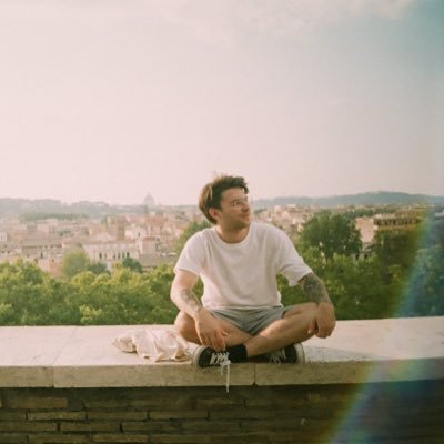 andrgabhr's profile picture. 