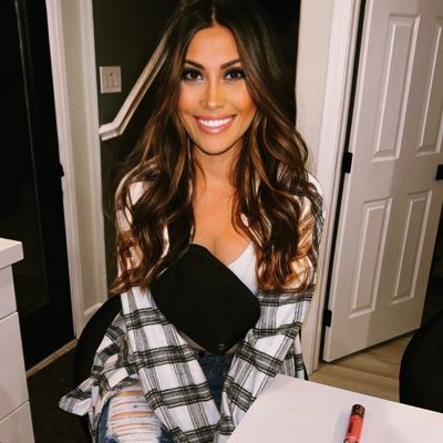 alyykazam's profile picture. Alyssa Plaskoff • My public inner thoughts