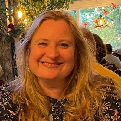 potterylizzie's profile picture. Strategic Lead @loudinlibraries 🎶 Bookworm @gallovidiabooks 📚 Loving @libraryfiend ❤️ Very happy being me, living by the sea.