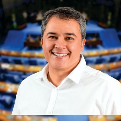 Senador eleito pelo União Brasil. Casado, pai e Advogado, pós graduado em Direito do Consumidor. Apaixonado pela Paraíba e pelo Brasil.