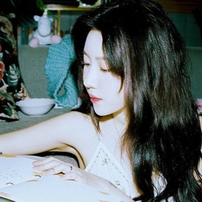 ovawncz's profile picture. 𝘛𝘦𝘮𝘱𝘶𝘴 𝘧𝘶𝘨𝘪𝘵, 𝘢𝘮𝘰𝘳 𝘮𝘢𝘯𝘦𝘵.••🫧🦢