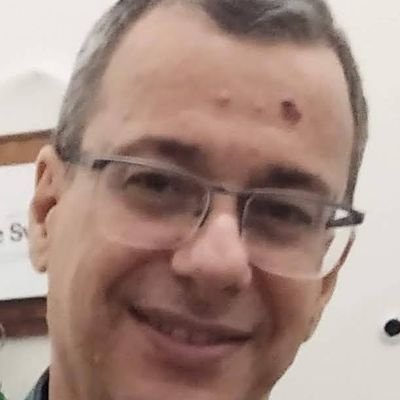 Professor de Geografia, socialista, flamenguista, jogador de xadrez, fã de jogos de tabuleiro e de leituras nas áreas de ciências humanas e exatas, religião etc