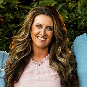 ashley_howren's profile picture. SVMS Counselor🦅 | Sports Lovin’ Platte County Mama 🏴‍☠️🥎🏈🏀