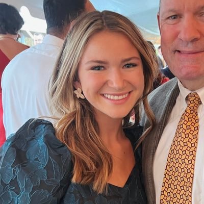 AnnaMurdock8's profile picture. 