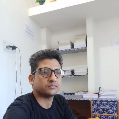 मैं केवल इतना जानता हूं
कि मैं कुछ नहीं जानता।