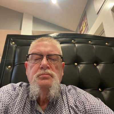 brokenheartinc's profile picture. 