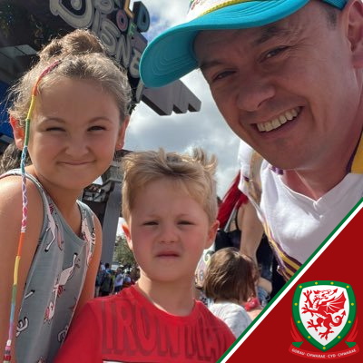 Dj, Radio Presenter/Producer, massive football fan, husband & full-time dad! Dysgu Cymraeg 🏴󠁧󠁢󠁷󠁬󠁳󠁿 #YesCymru 2nd Year Sports Journalist @SportsJournoUSW