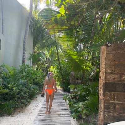 BeckyNewts's profile picture. 