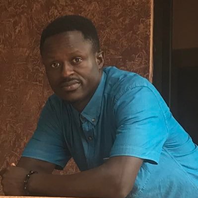 Hold Bsc in Accounting from UEW, Teach Economics, Football advocate, Love playing Football 🏈, Businessman.