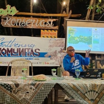 MarcelYonas's profile picture. Pencinta Geosains&Socio-Historis, free thinker, pencinta dinosaurus dan pak guru yg msh belajar serta tukang catat di IAGi Papua