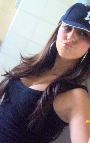 corinthiana - alegre - pagodeira - ironica - feeliz - mimada - boa - tagarela - ciumenta - teimosa *-* segue ?