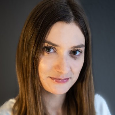 SrokaKinga's profile picture. Entuzjastka marketingu internetowego. Fanka Google Analytics. Autorka książki “Marketing i analityka biznesowa dla początkujących”.

kinga@lightbubbleagency.com