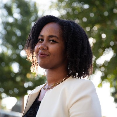 (she/her) @earthjustice lawyer working toward environmental justice and a zero-emissions future • @youthonroot founder • views my own