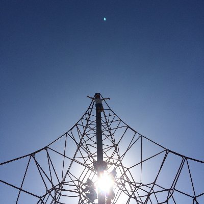 経済合理より感動重視の生き方を探究中🌸
今は投資と事業はほぼリモートにして歴史旅・人との交流をメインに✨
投資はイベント&バータートレードと長期アセットアロケーション
不動産事業は9桁でバイアウト済み
現在事業は福岡他3都市で3法人2個人営んでいます