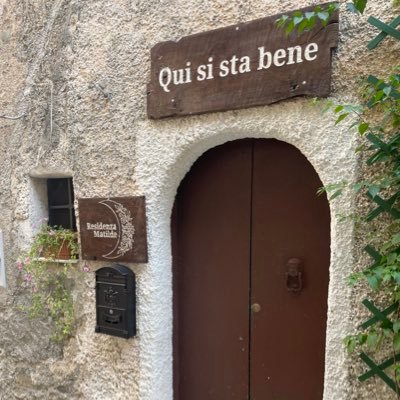 RobLi30's profile picture. Espresso enthusiast, sports fan, proud dad, and news junkie.