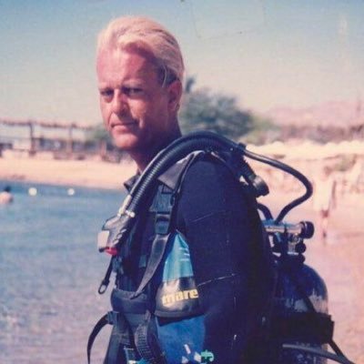 Combat Veteran, enjoying life between the Oceans. Conservative in all things. Proud AMERICAN, Stand for the flag, and kneel for no man. ‘TOUJOURS PRET” NO DMS