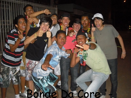 A amizade é tudo .... é se dar sem esperar nada em troca dessa união.
Somos ousados.!!!